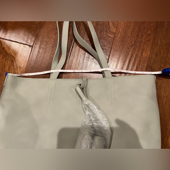 Large light gray tote bag in a bag. NWT - Picture 6 of 9